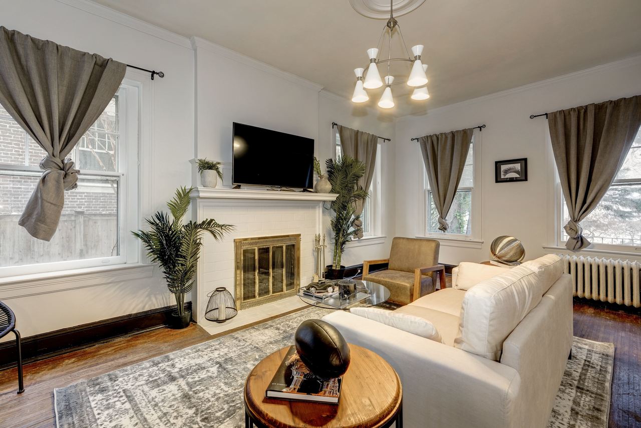 a room in Northwest Washington photo 3