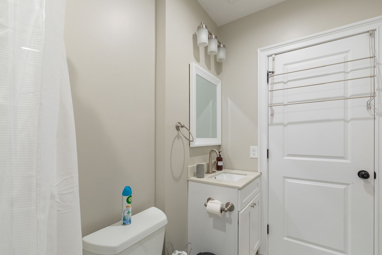 a room in North End photo 9