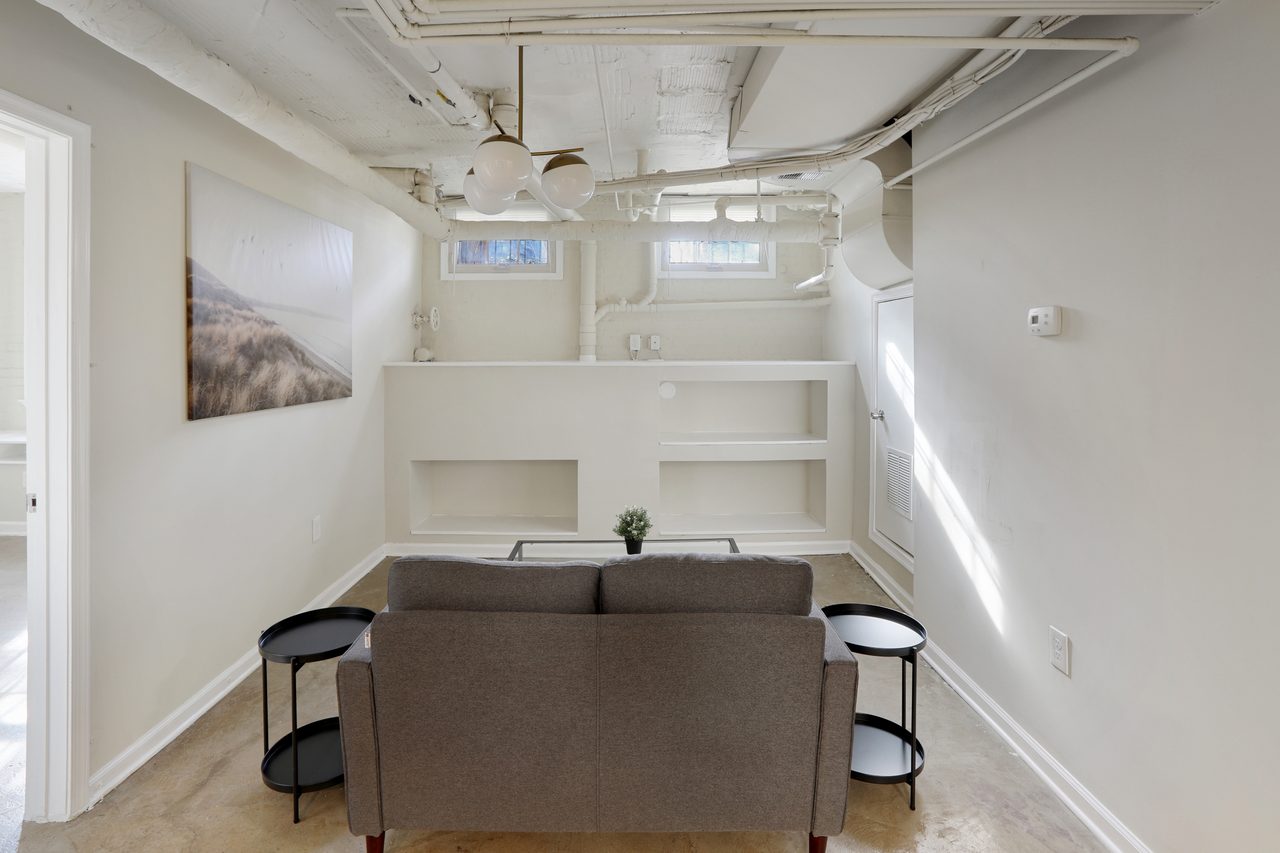 a room in Northwest Washington photo 5