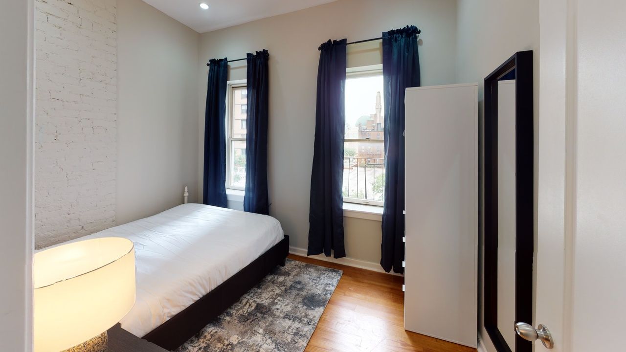 a room in Upper East Side photo 2