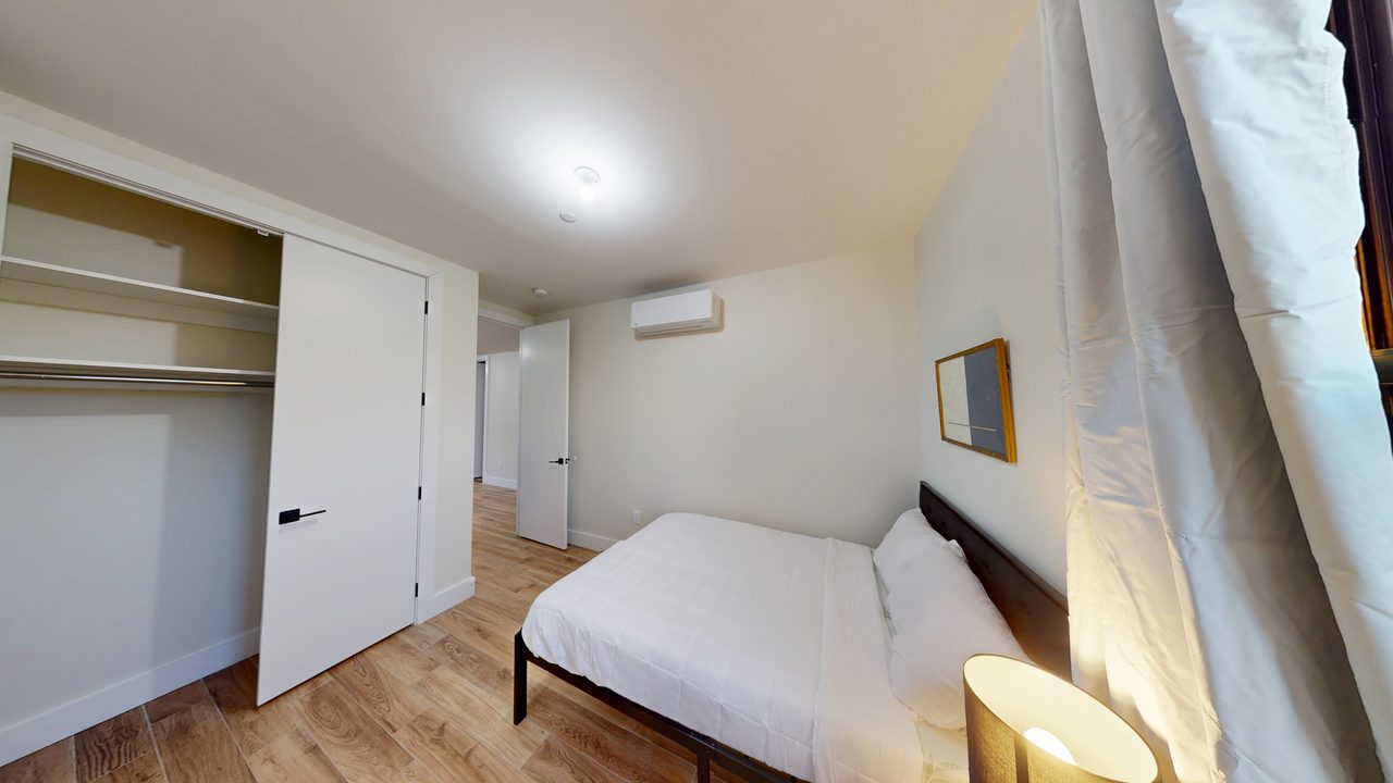a room in Crown Heights photo 2