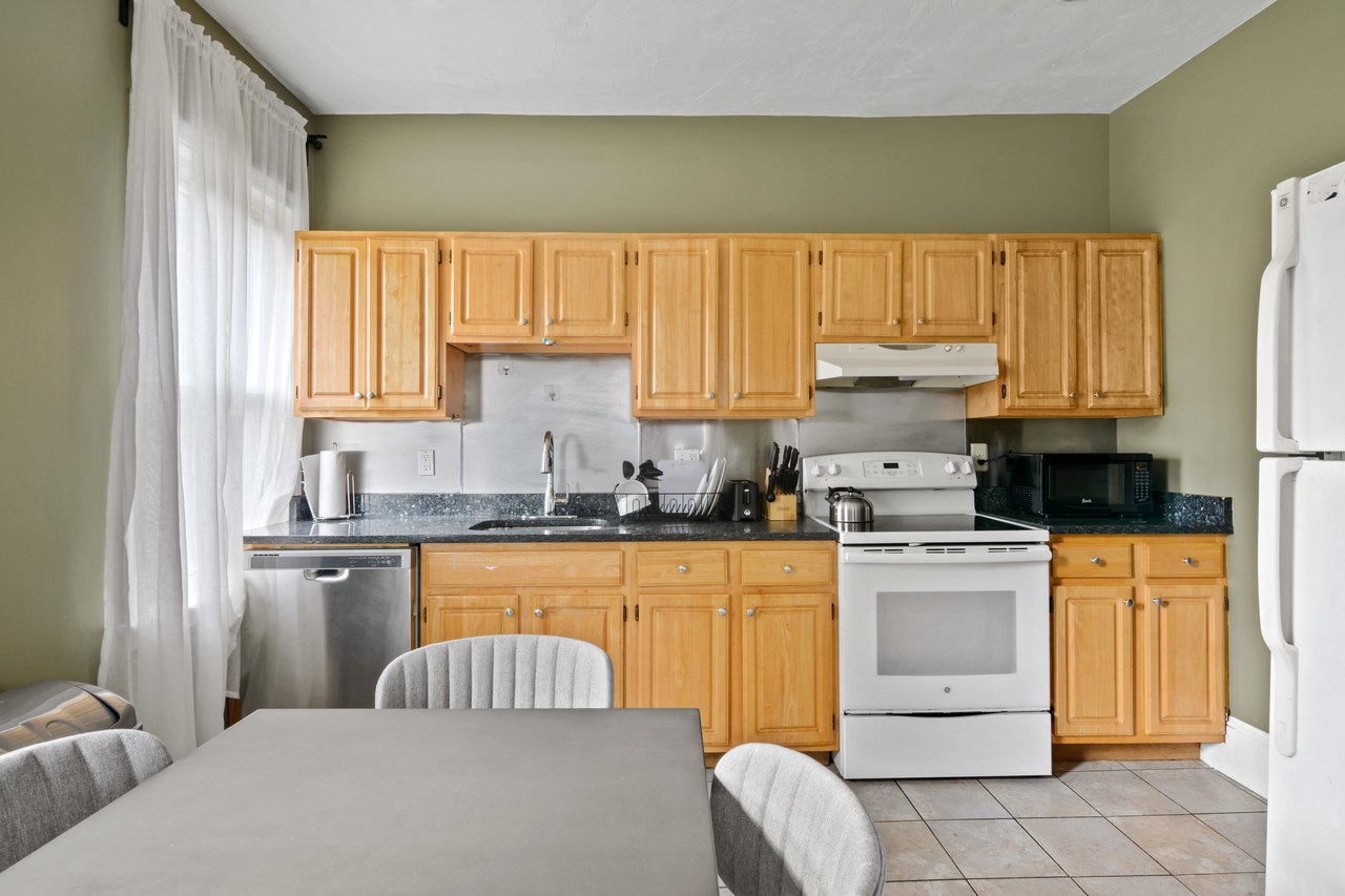 a room in Allston photo 8
