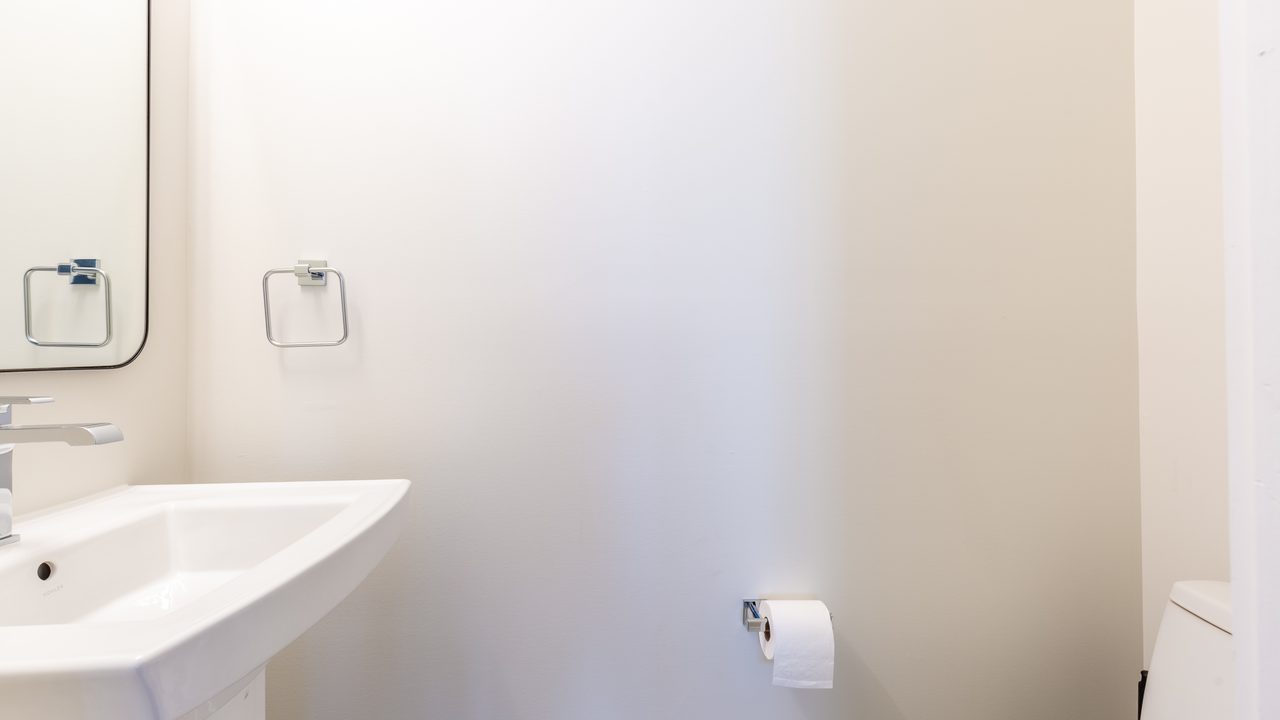 a room in Northwest Washington photo 5
