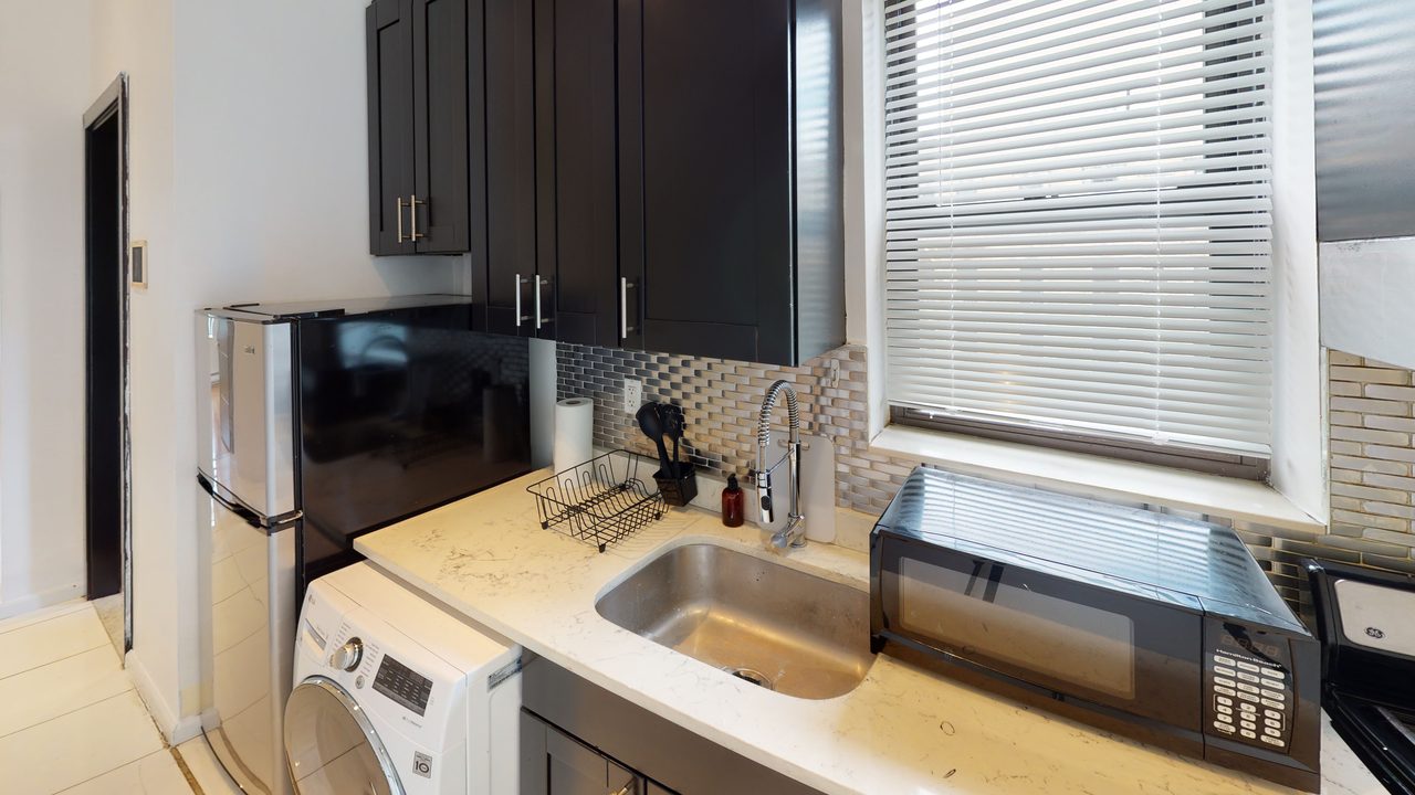 a room in Morningside Heights photo 6