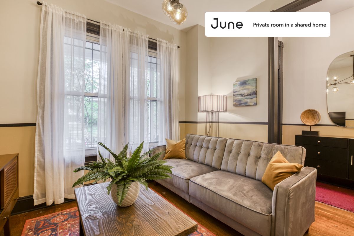 a room in Northwest Washington photo 5