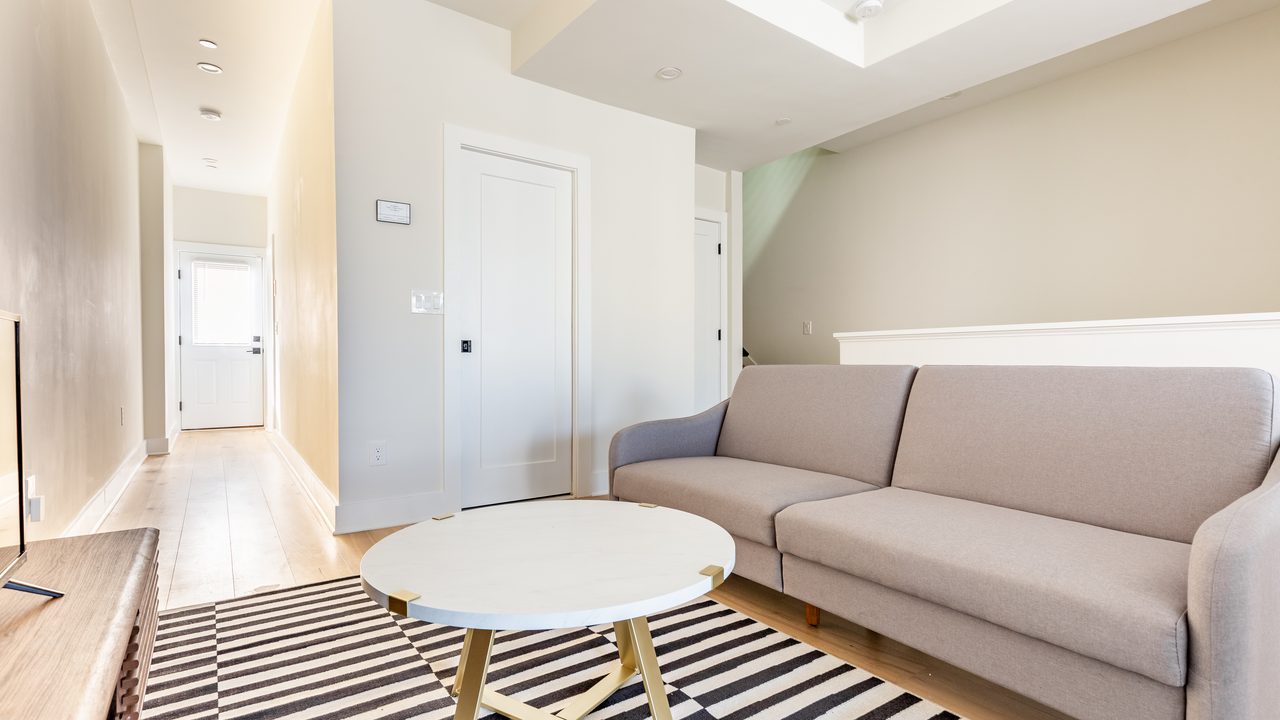 a room in Northwest Washington photo 8
