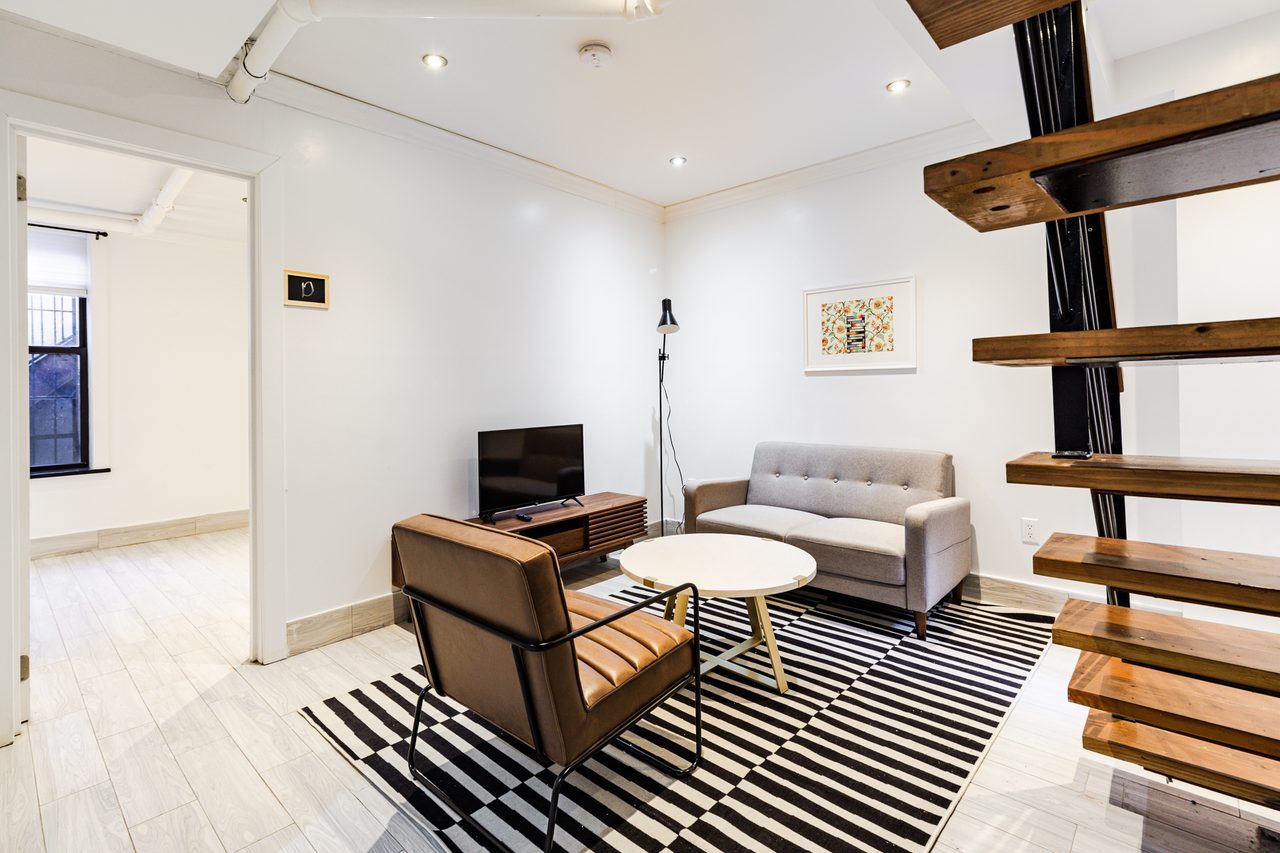 a room in Hamilton Heights photo 9