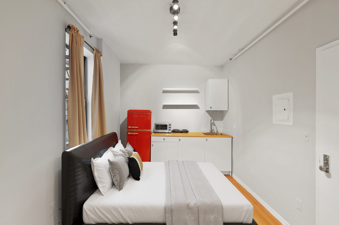 a room in Lincoln Square photo 8