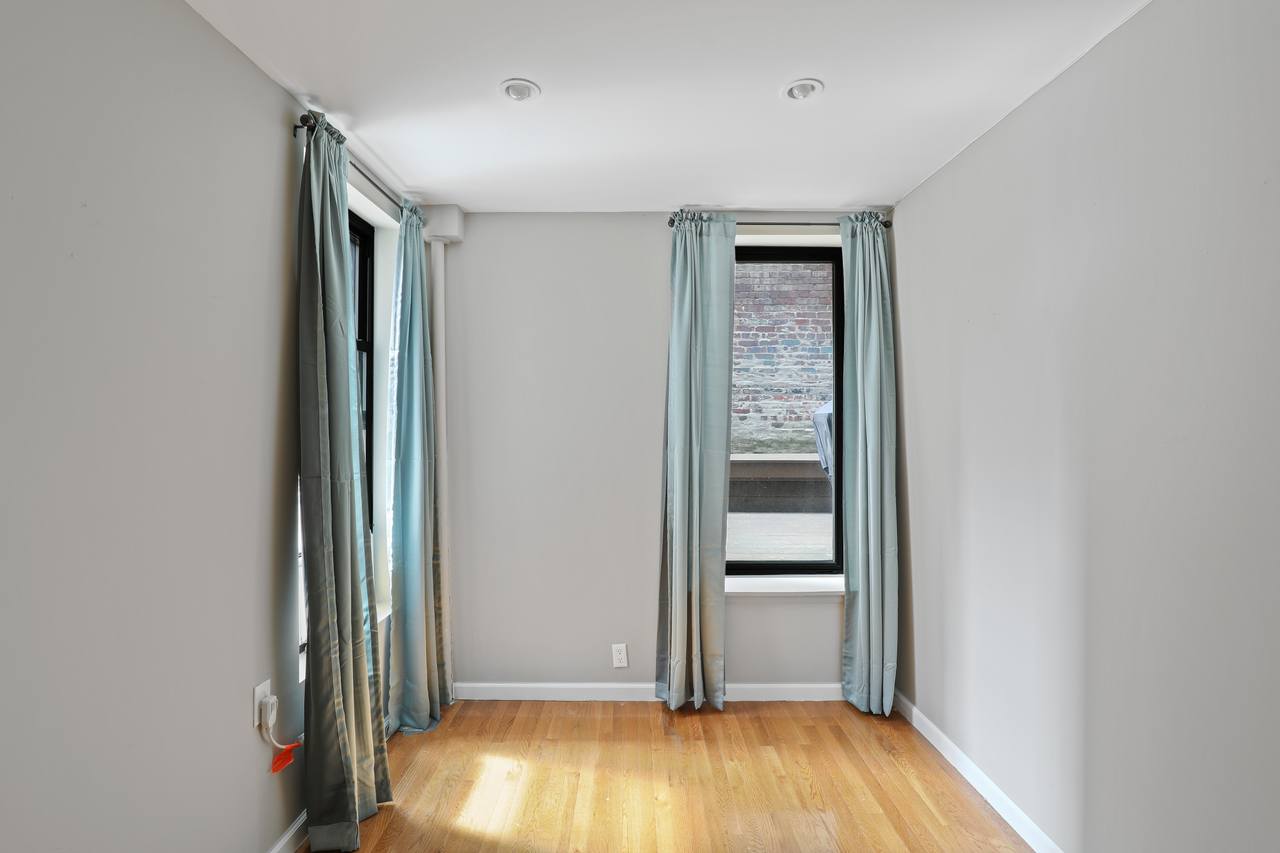 a room in East Village photo 5