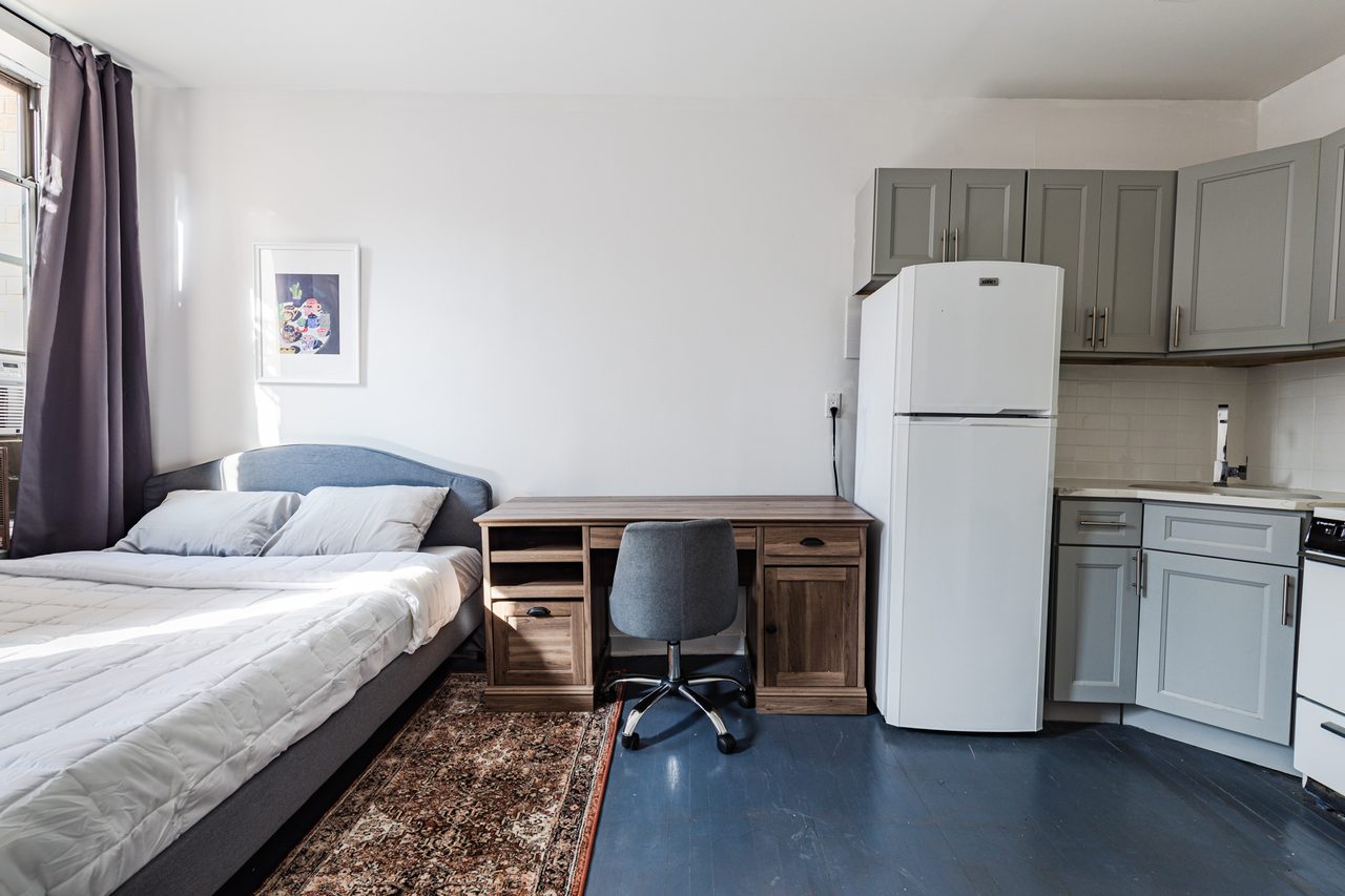 a room in East Village photo 9