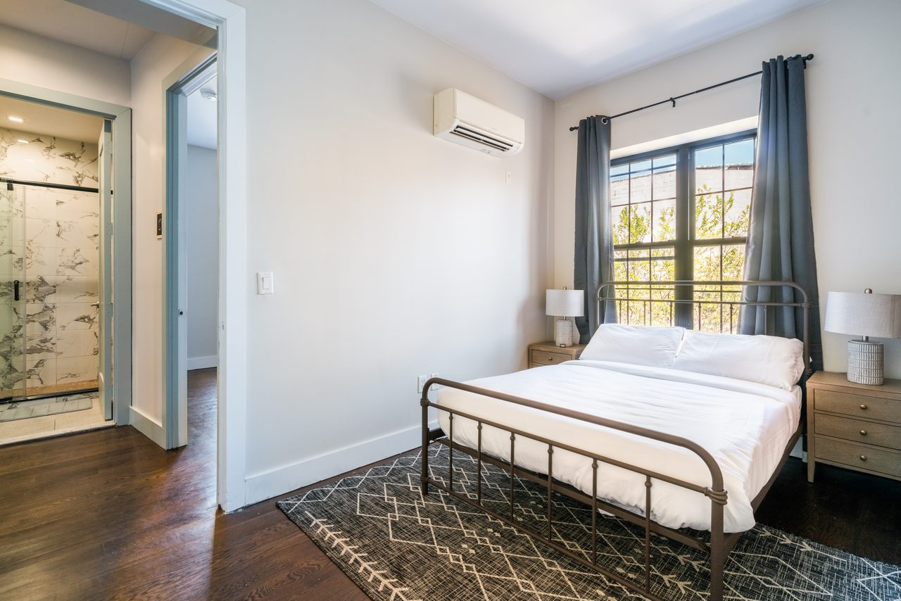 a room in Bedford-Stuyvesant photo 4