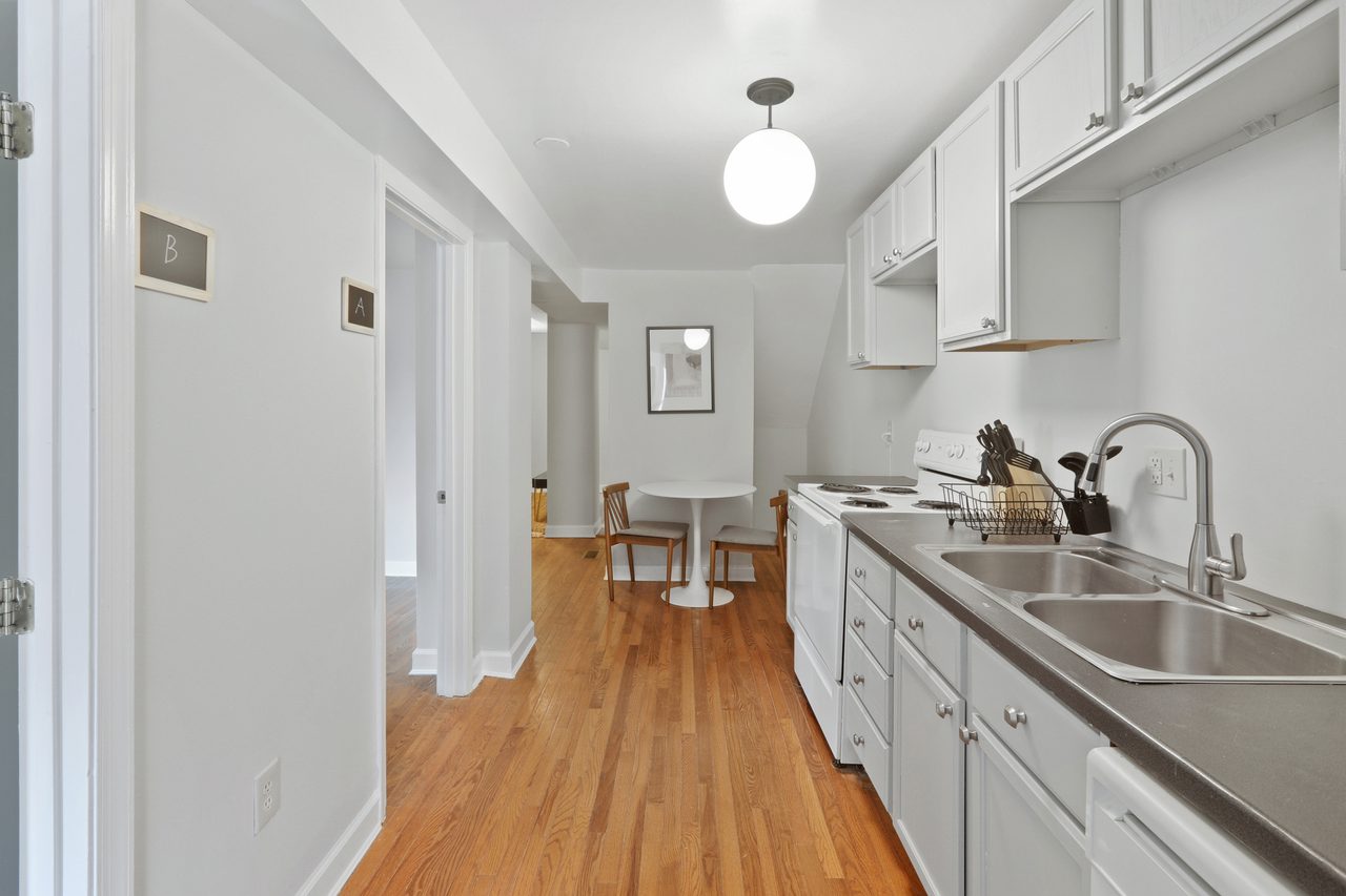 a room in Northeast Washington photo 9