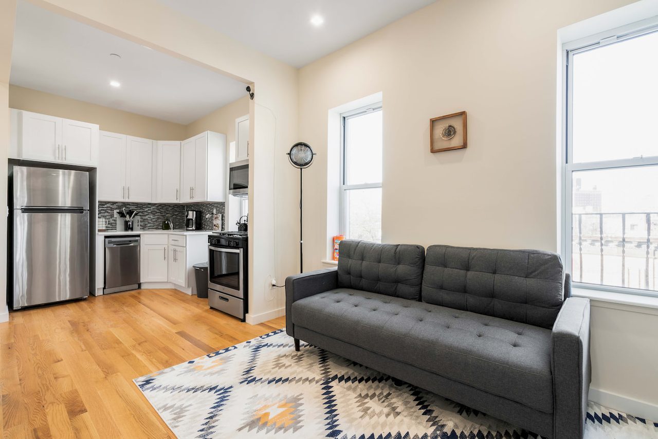 a room in Bedford-Stuyvesant photo 5