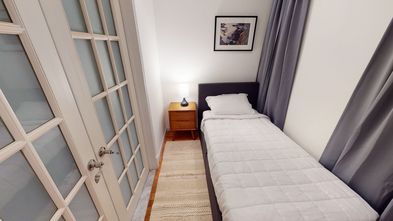 a room in Morningside Heights photo 3