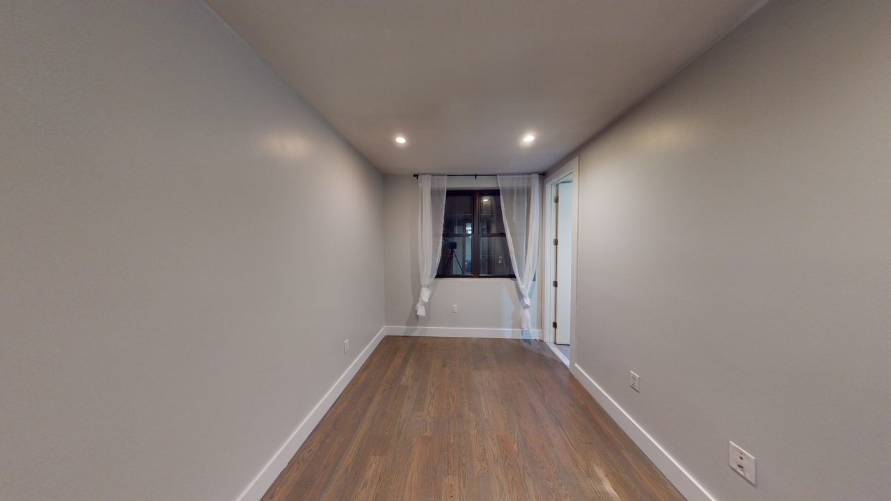 a room in Flatbush photo 3