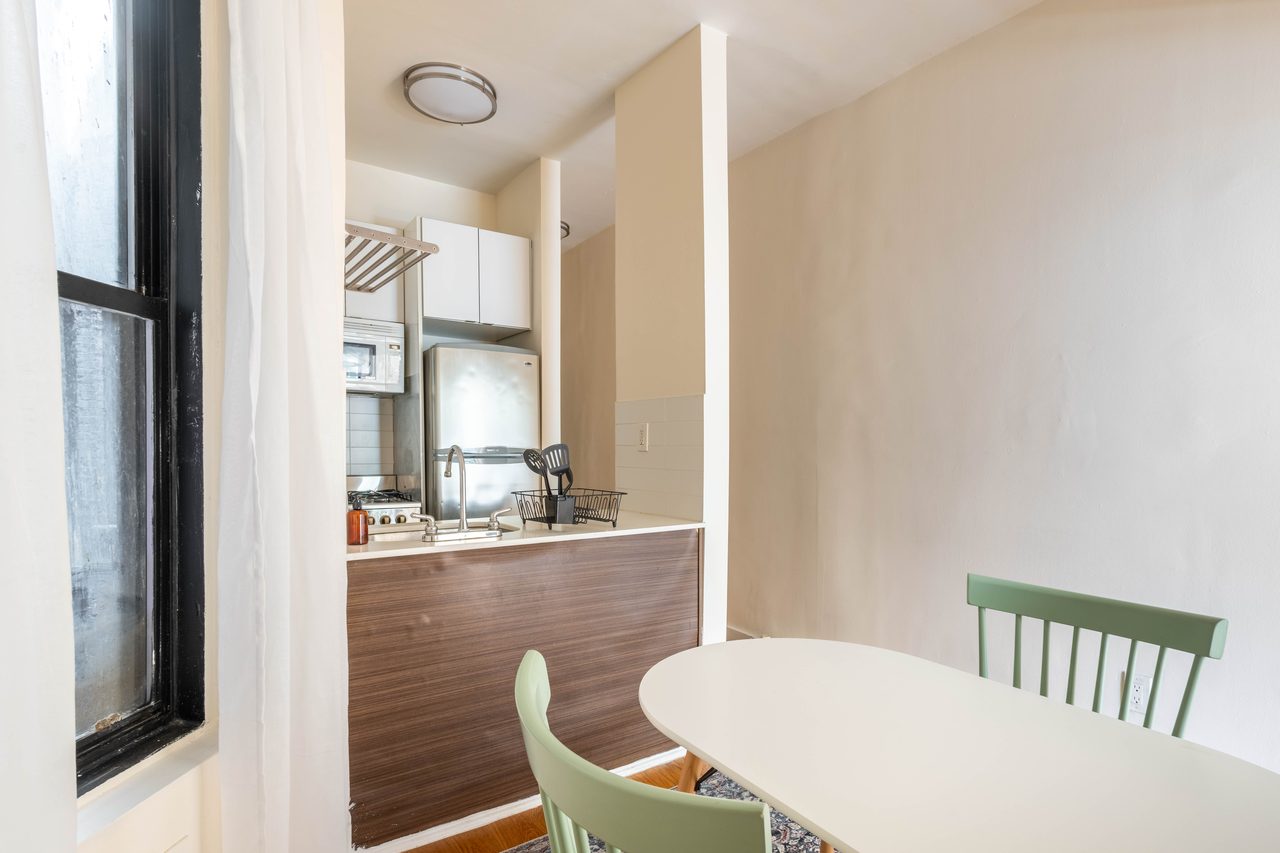 a room in Morningside Heights photo 6