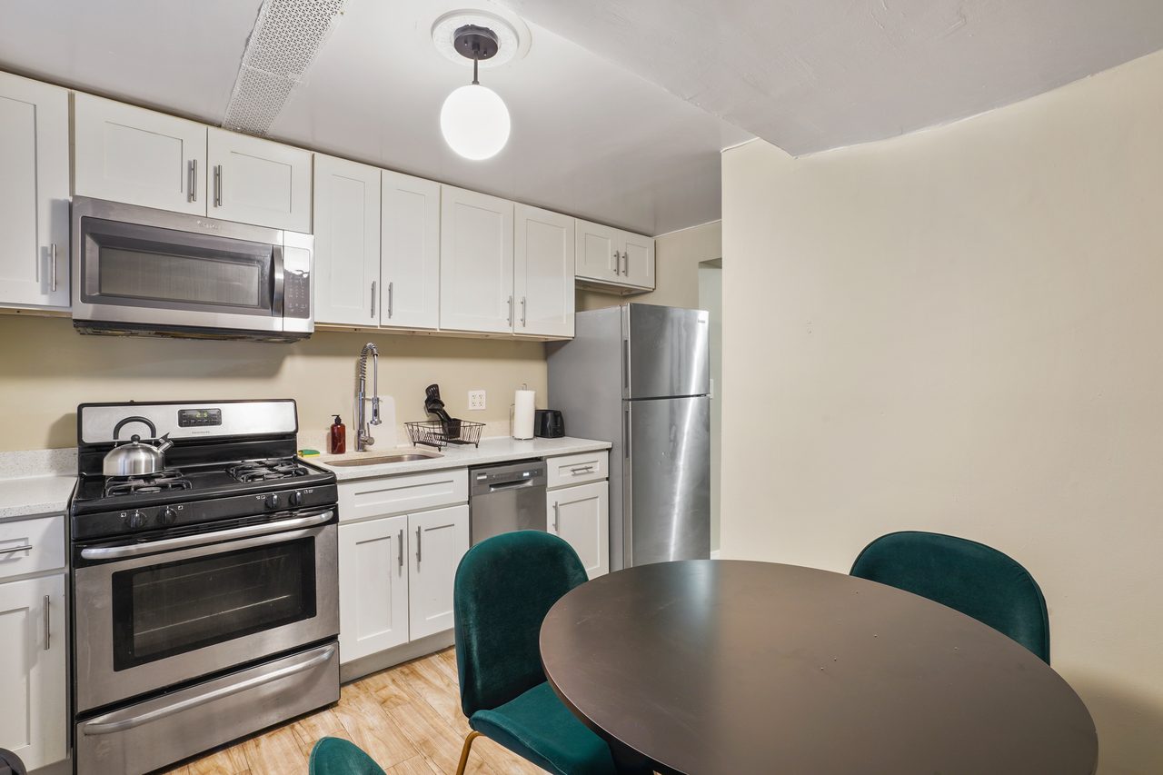 a room in Morningside Heights photo 5