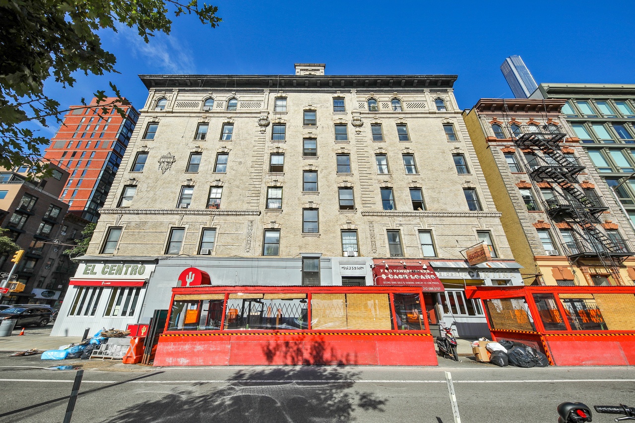 a room in Hell's Kitchen photo 9