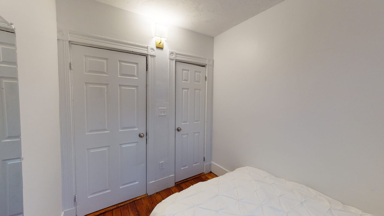 a room in Allston photo 3