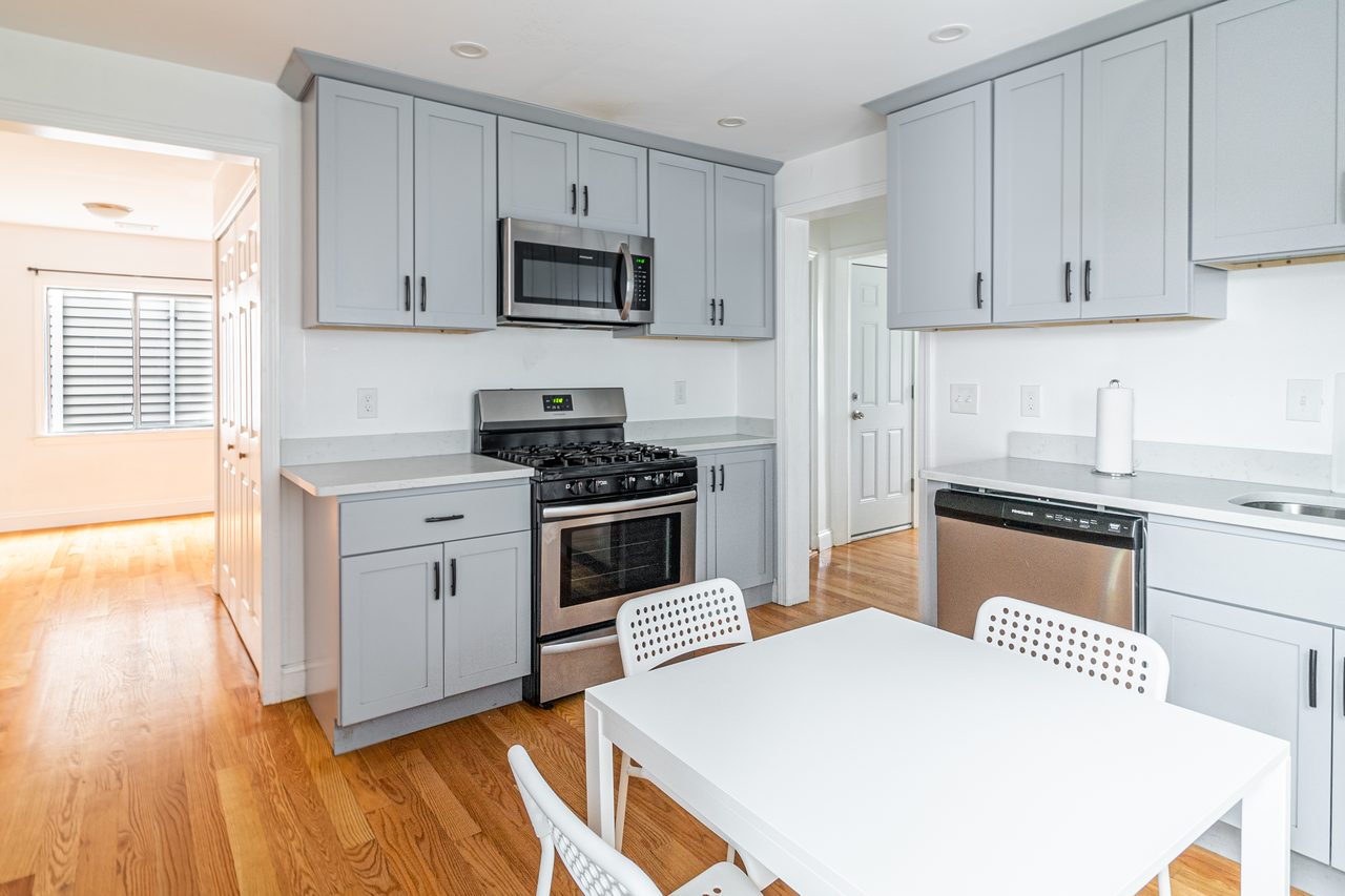 a room in East Somerville photo 6