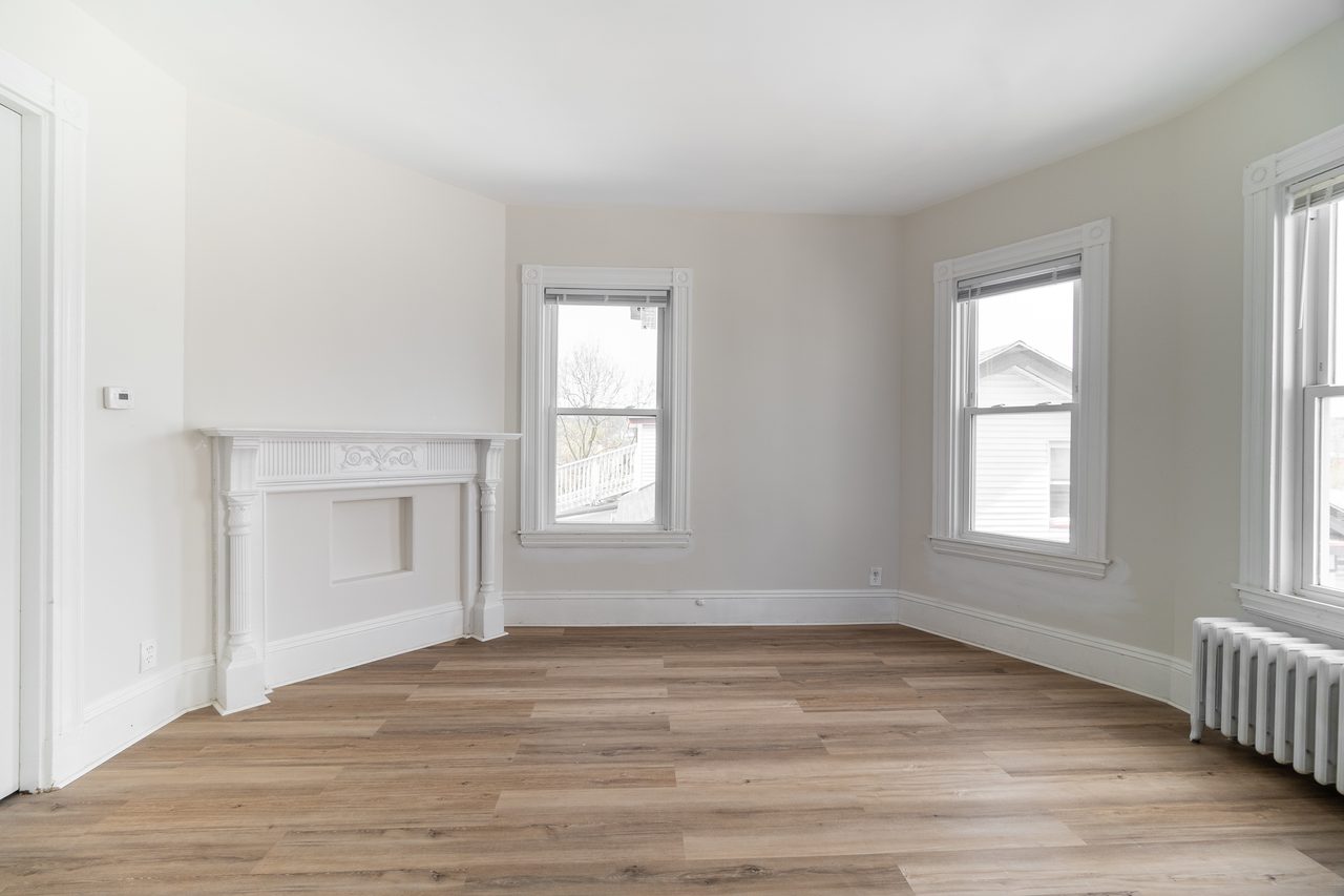 a room in Roxbury photo 2