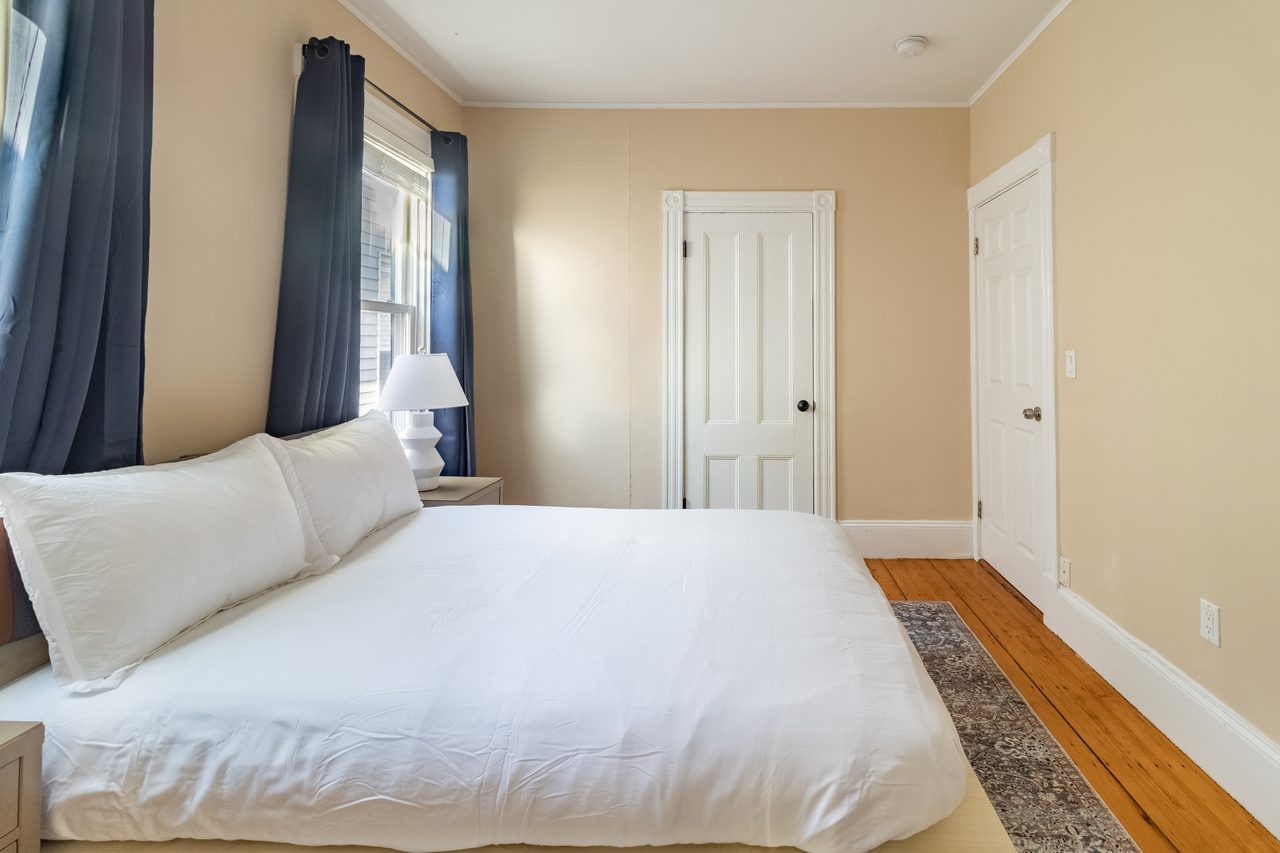 a room in Jamaica Plain photo 3