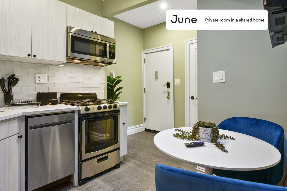 a room in East Village photo 4