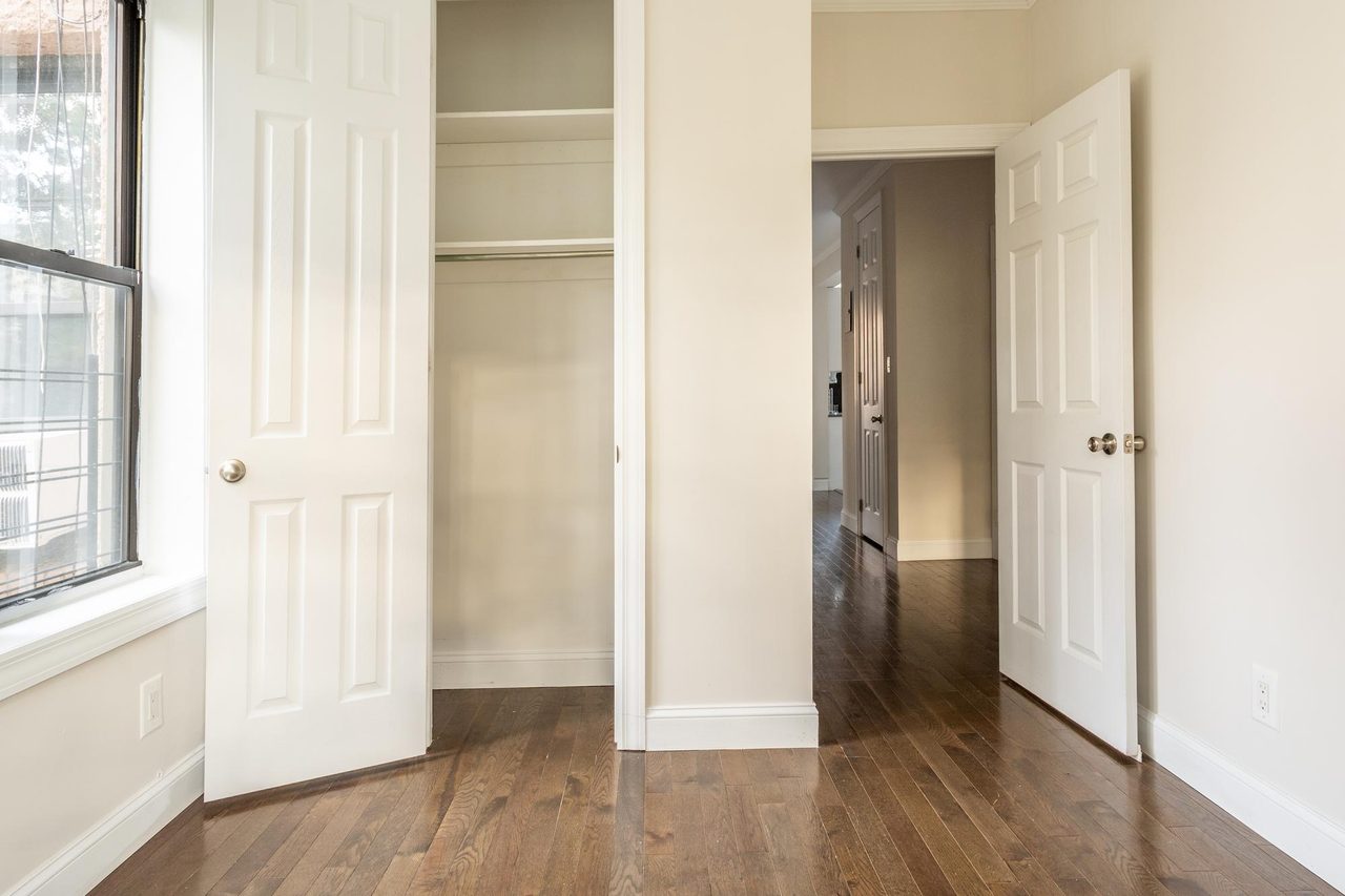 a room in LIC photo 4