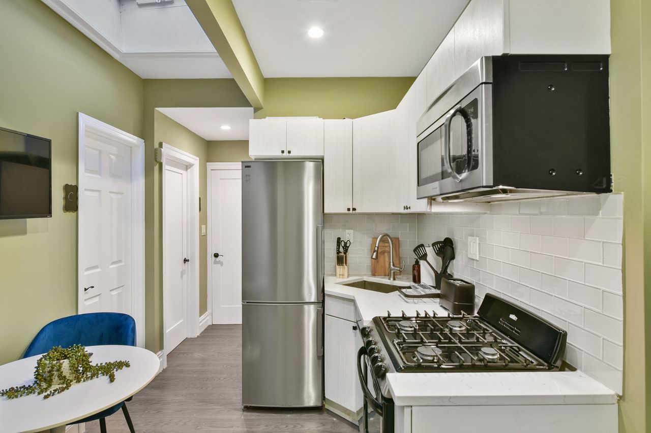 a room in East Village photo 7