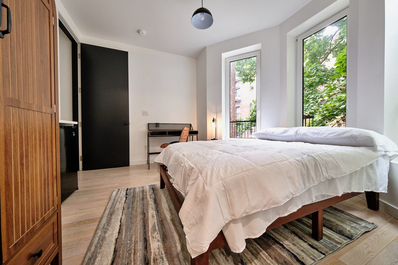 a room in Flatbush photo 2
