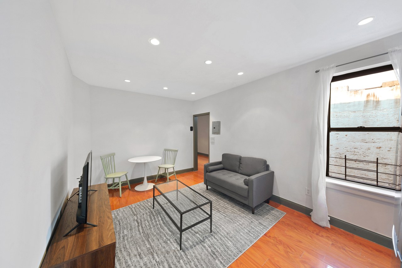 a room in East Harlem photo 2