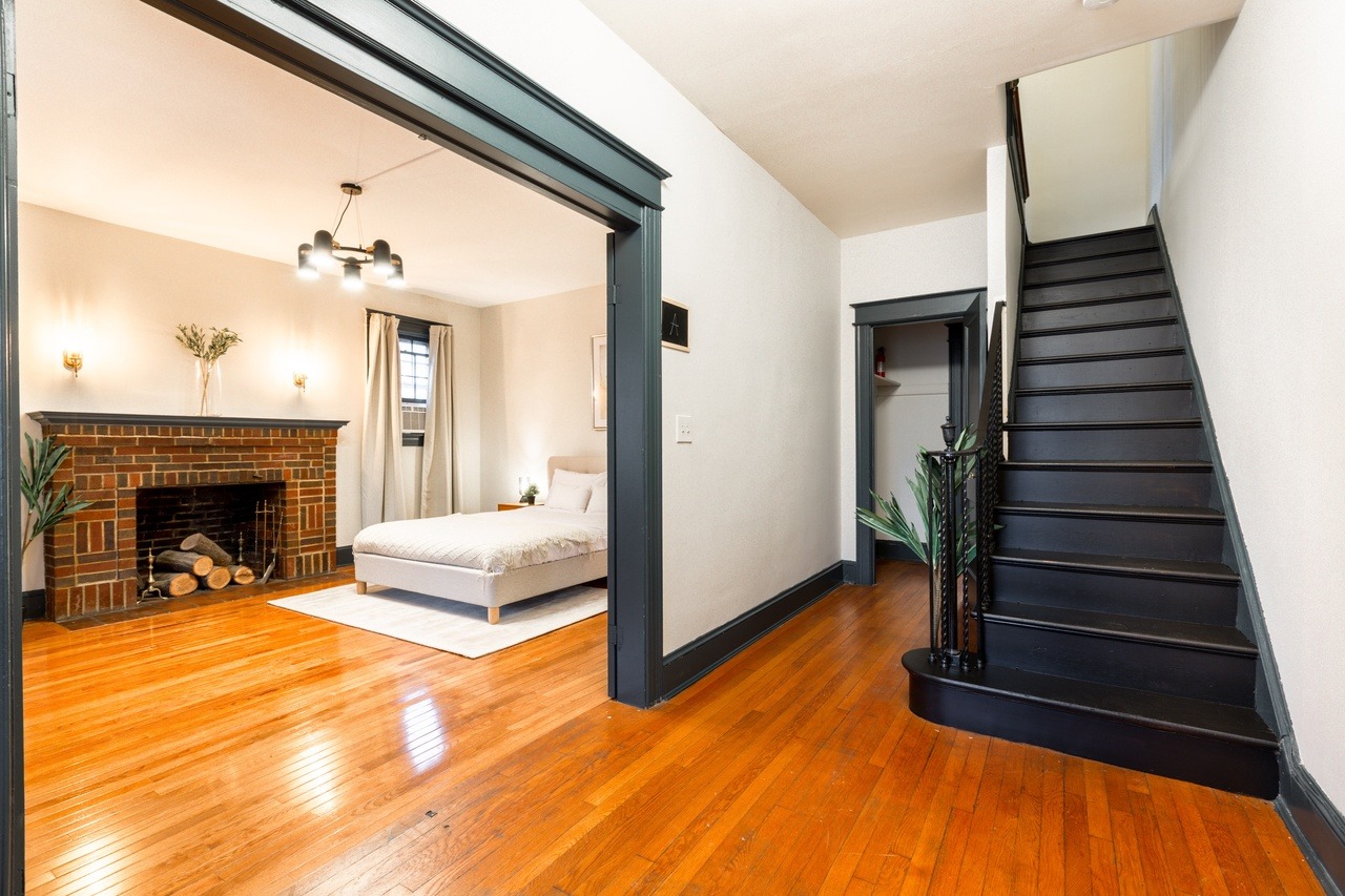 a room in Northwest Washington photo 6