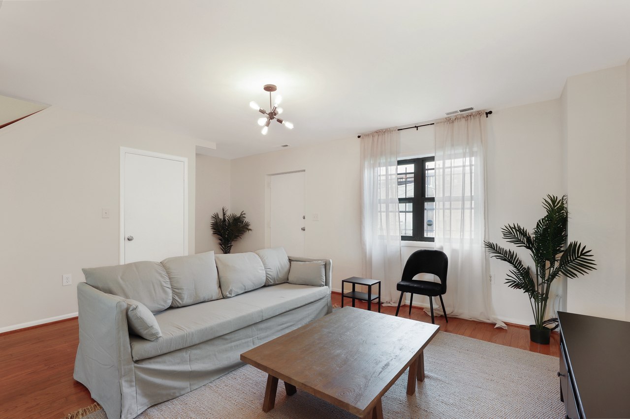a room in Northwest Washington photo 5