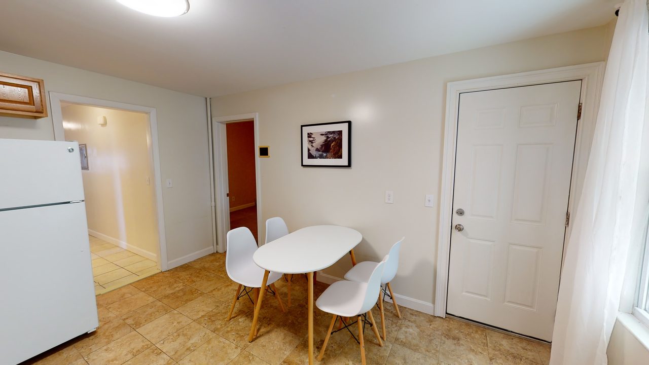 a room in Wellington-Harrington photo 5