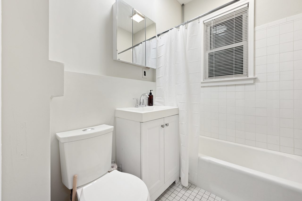 a room in Jamaica Plain photo 6