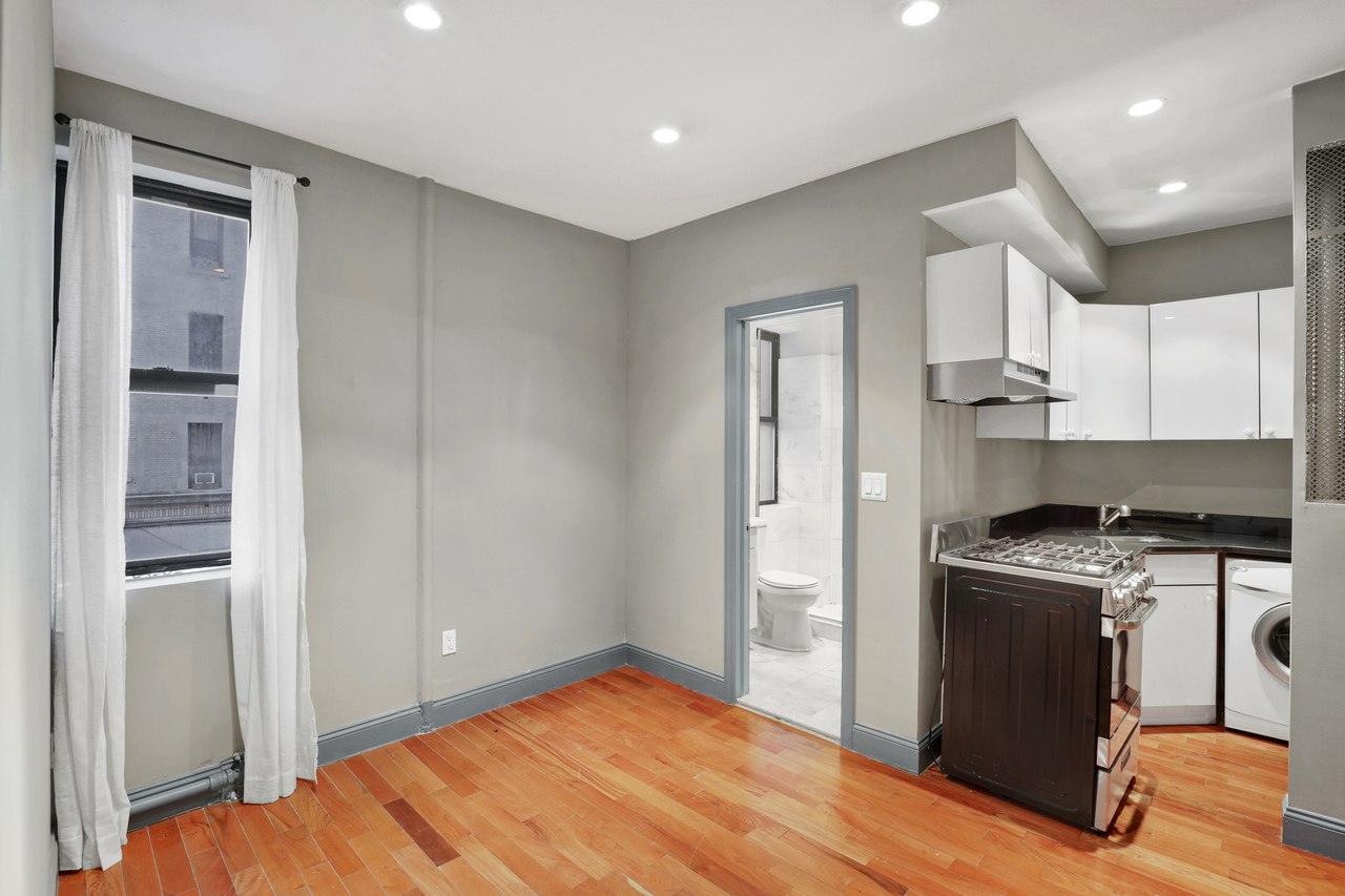 a room in East Village photo 4