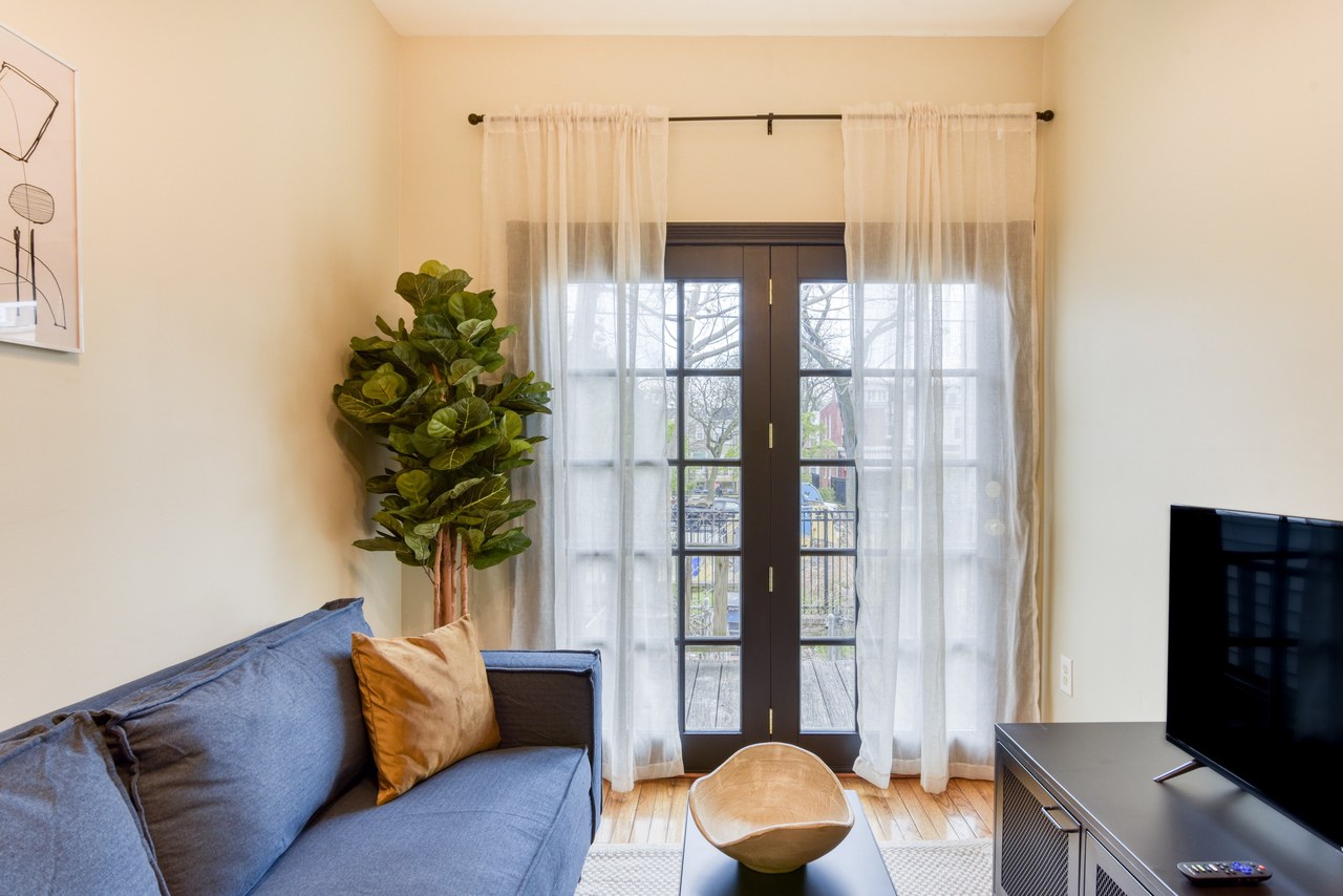 a room in Northwest Washington photo 3