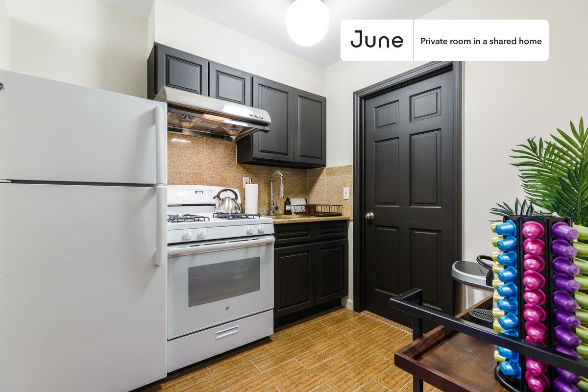 a room in Lower East Side photo 5
