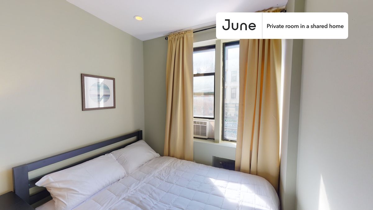 a room in East Village photo 3
