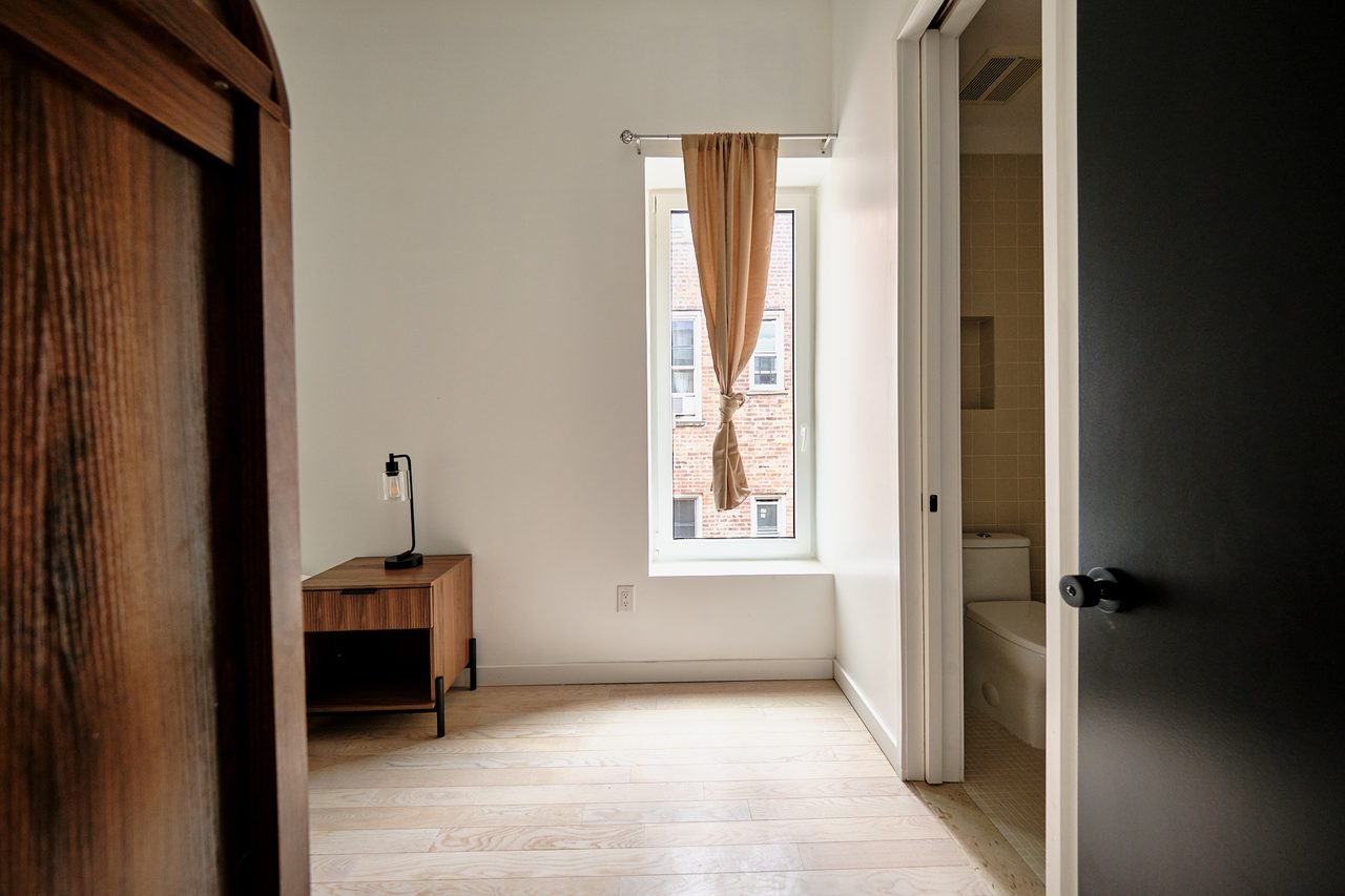 a room in Flatbush photo 4
