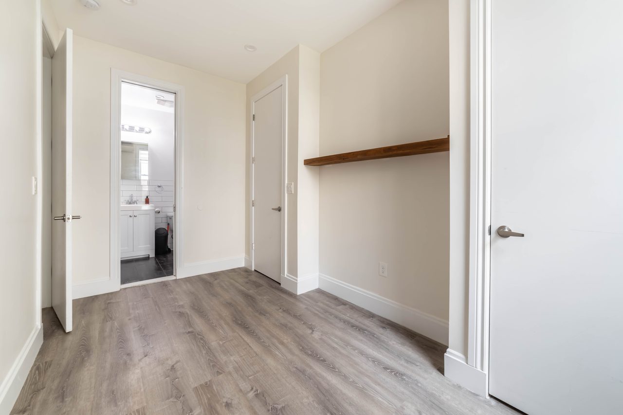 a room in Greenpoint photo 3