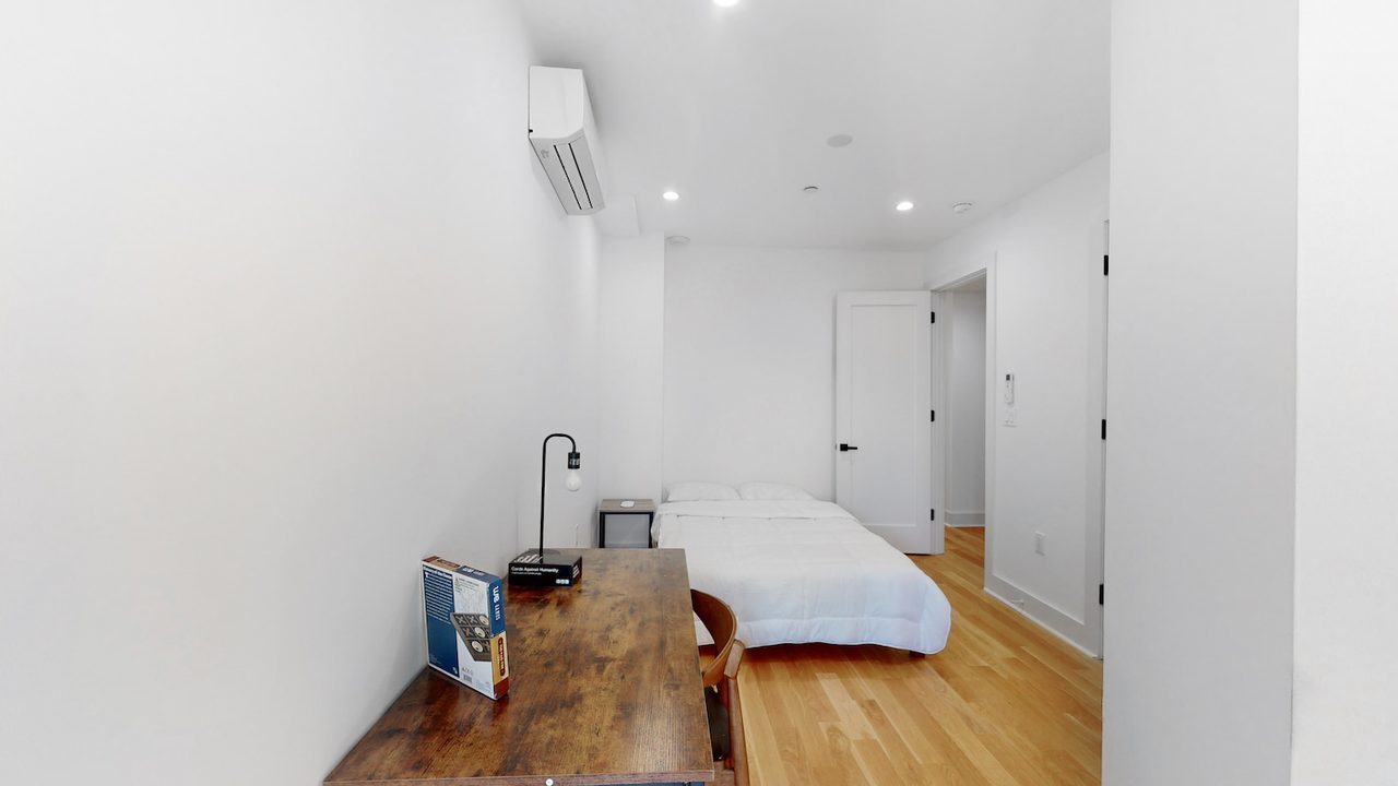 a room in Crown Heights photo 2