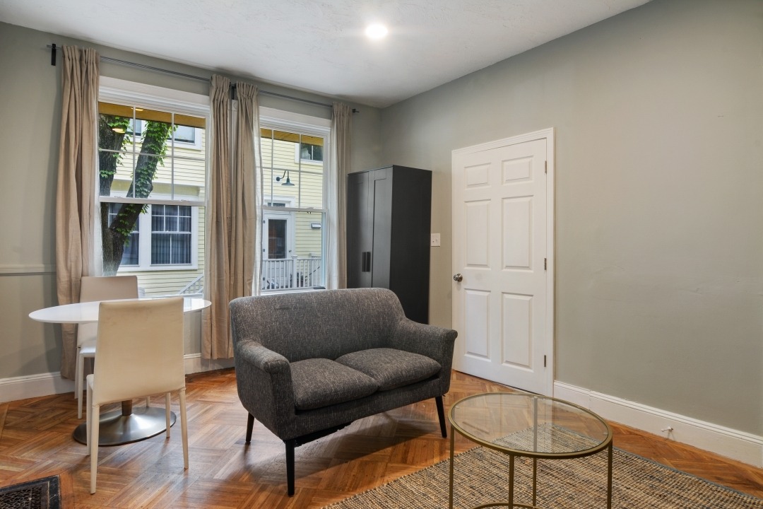 a room in Riverside photo 5