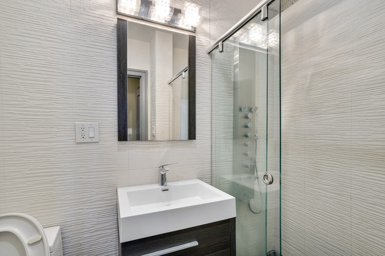 a room in East Village photo 9