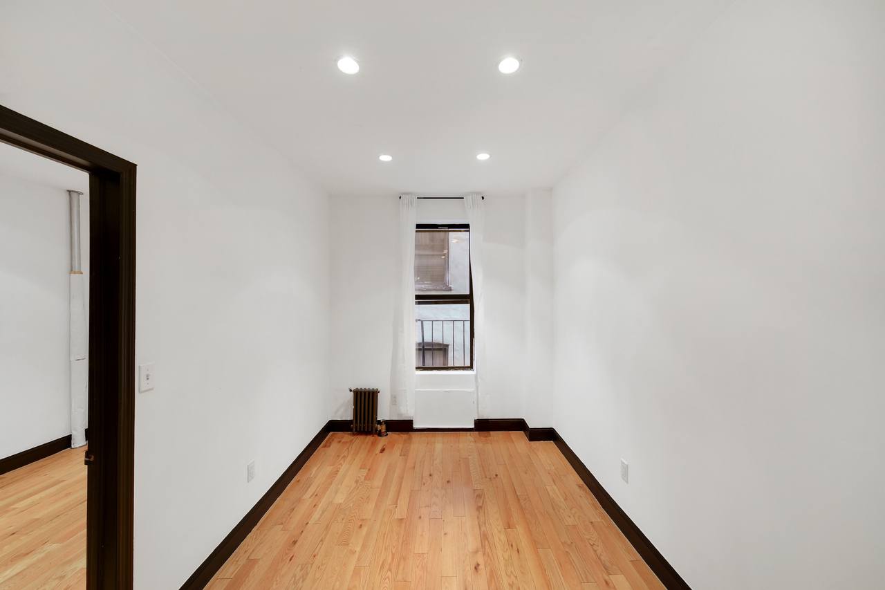 a room in East Village photo 5
