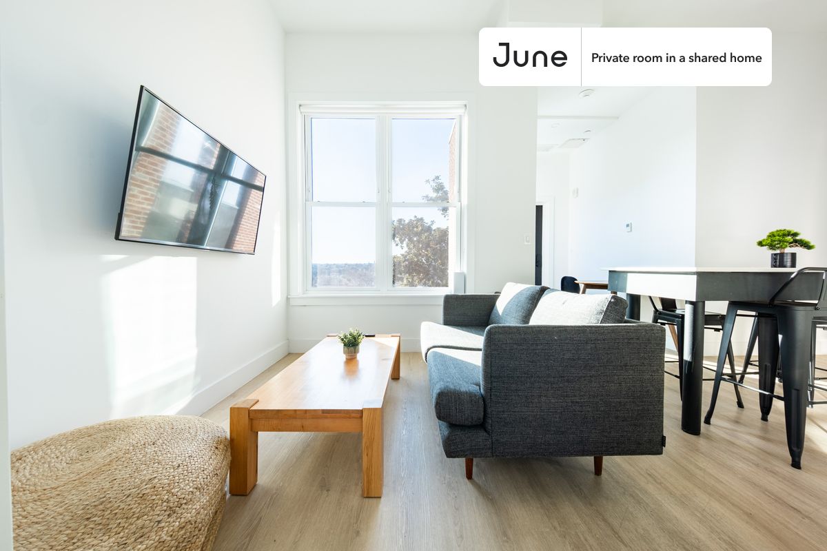 a room in Northwest Washington photo 2