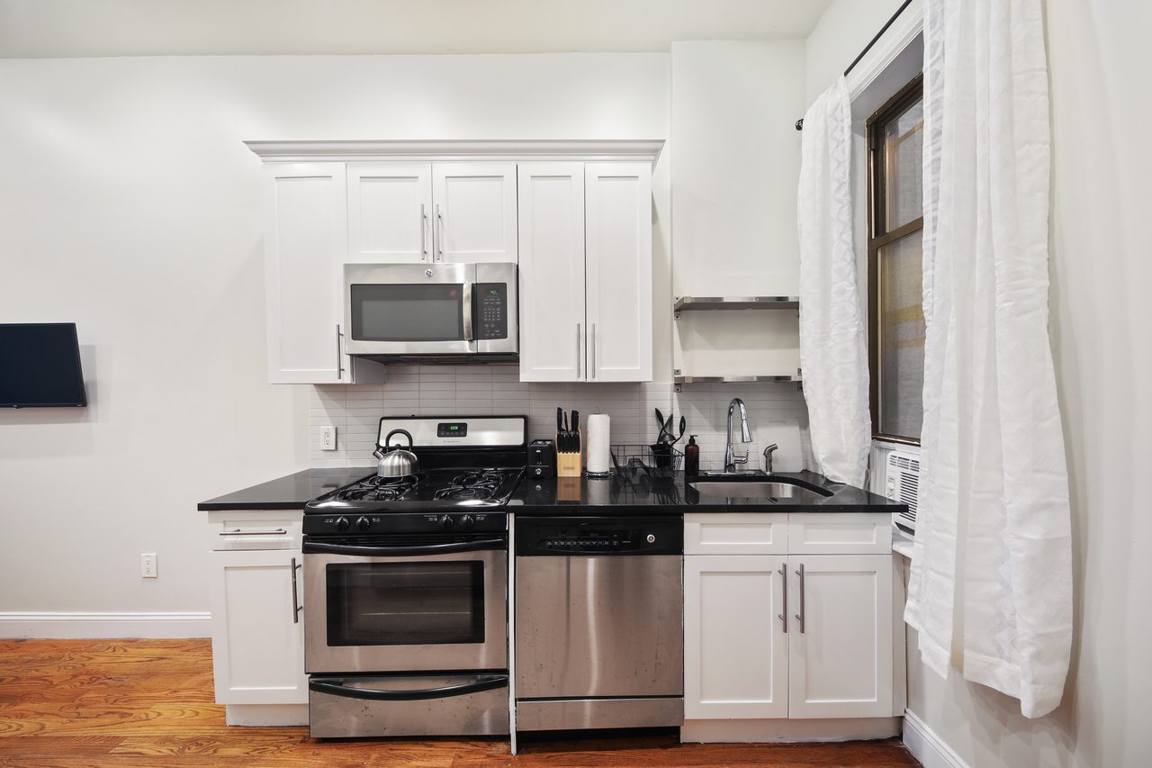 a room in Crown Heights photo 6
