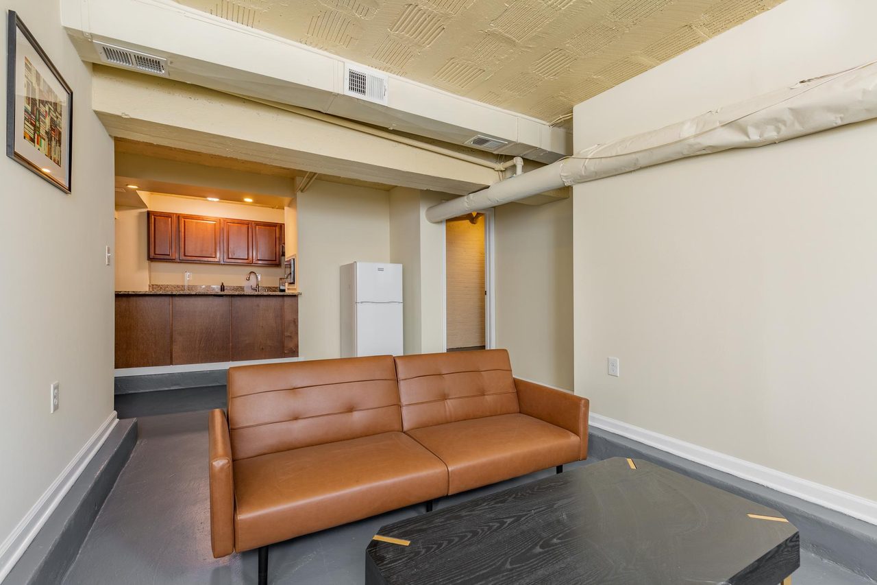 a room in Northwest Washington photo 8