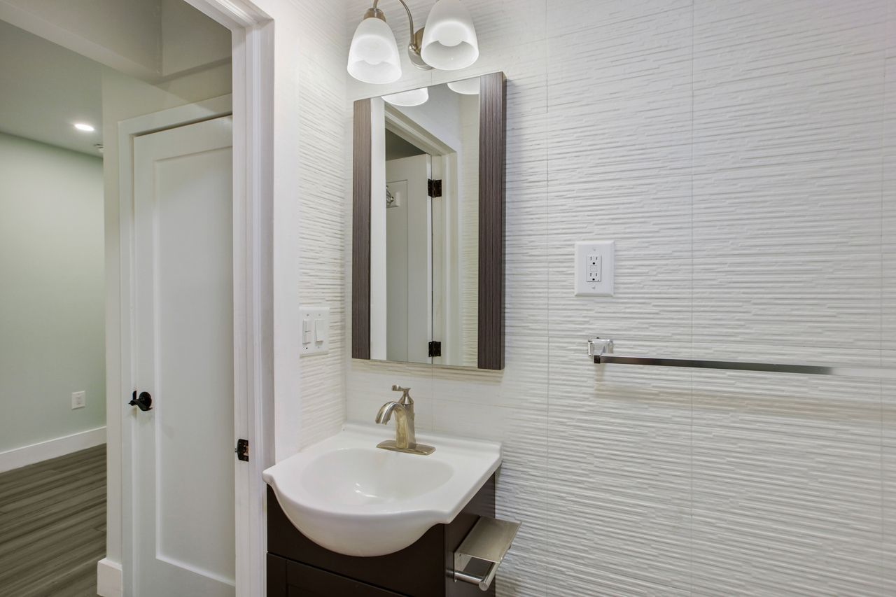 a room in East Village photo 8