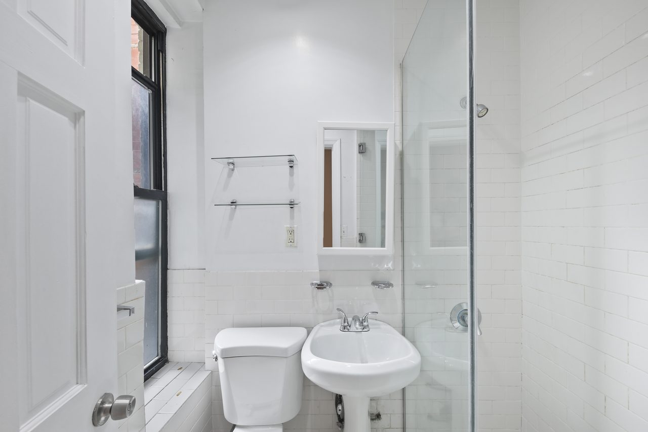 a room in East Village photo 4